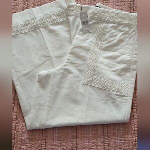 NWT Ann Taylor White embroidered Capri pants